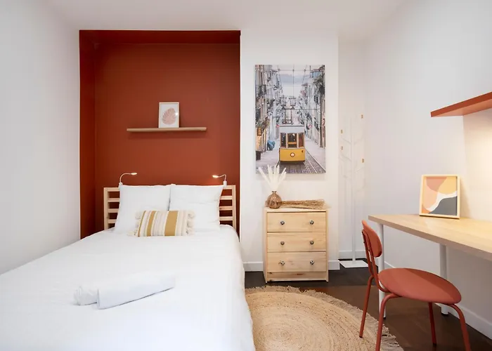 Bohemian Bakoua & Chesterfield Cottage, Hyper-Centre