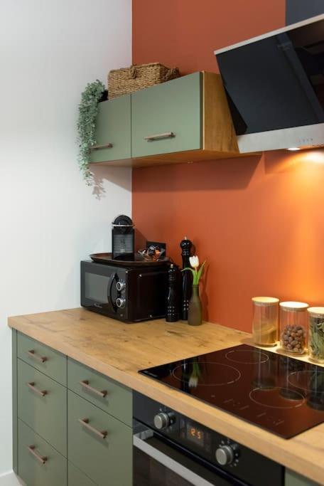 Apartment Bohemian Bakoua & Chesterfield Cottage, Hyper-centre