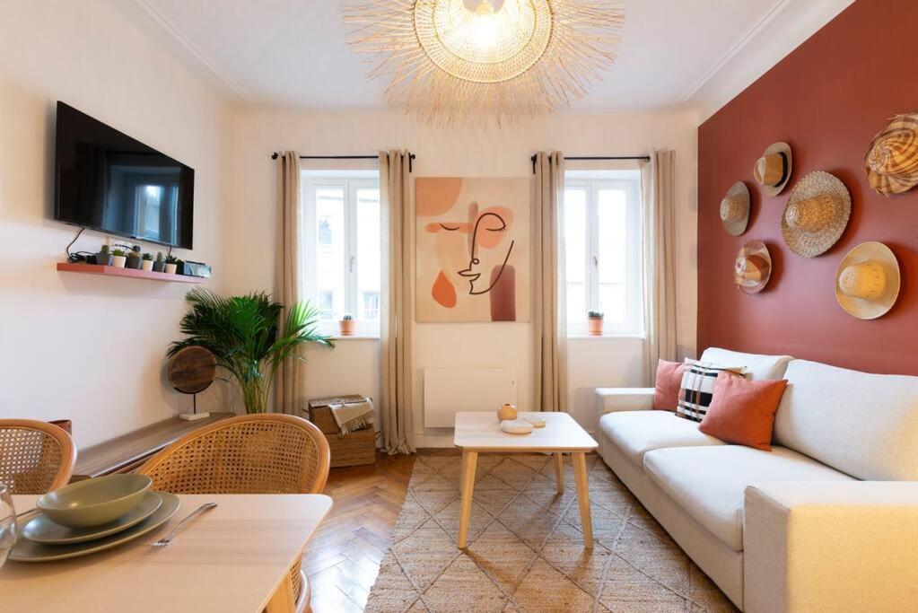 Bohemian Bakoua & Chesterfield Cottage, Hyper-centre Apartment *