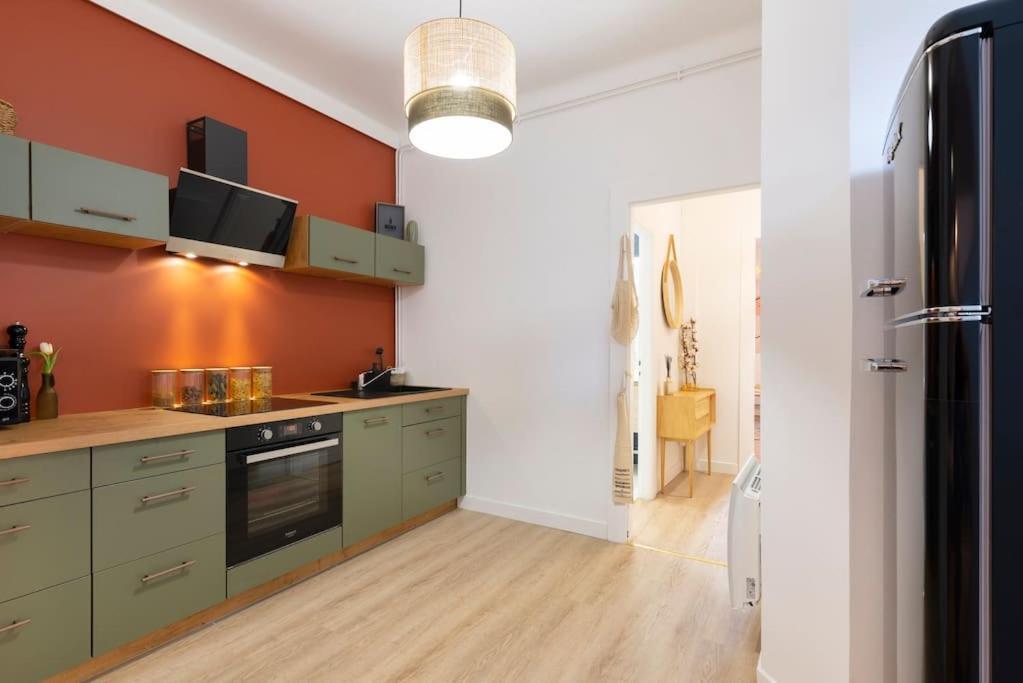 Bohemian Bakoua & Chesterfield Cottage, Hyper-centre Apartment