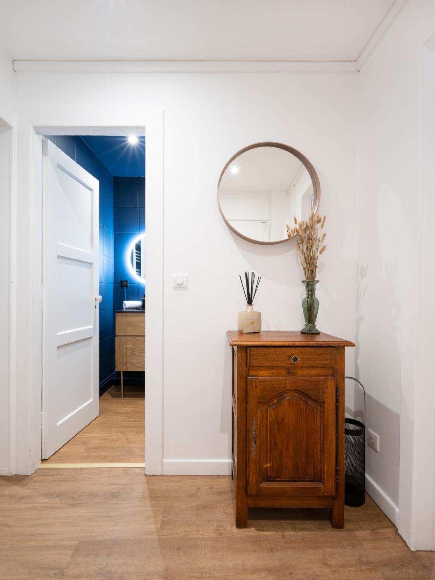Bohemian Bakoua & Chesterfield Cottage, Hyper-centre Apartment *