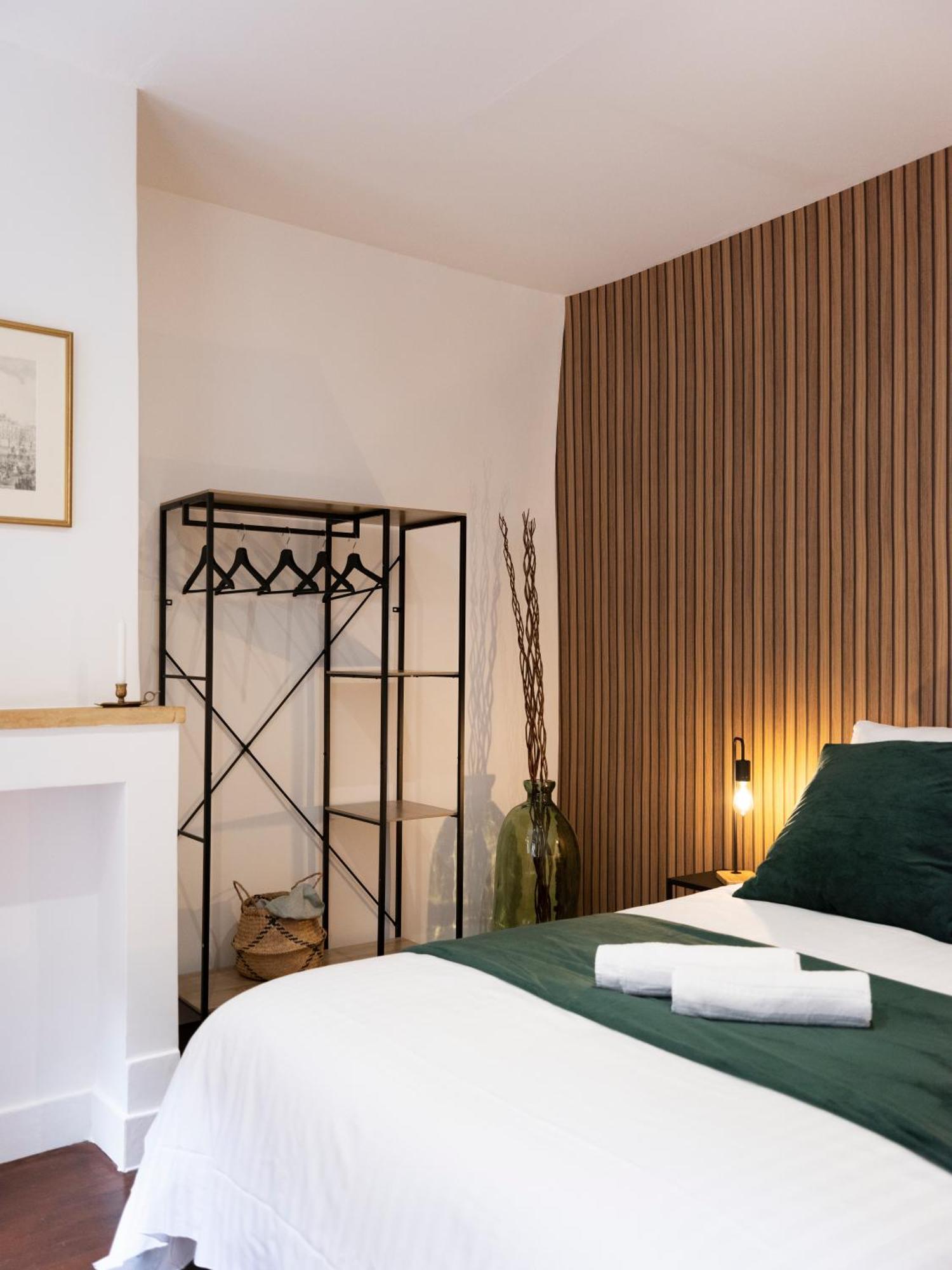 Bohemian Bakoua & Chesterfield Cottage, Hyper-centre