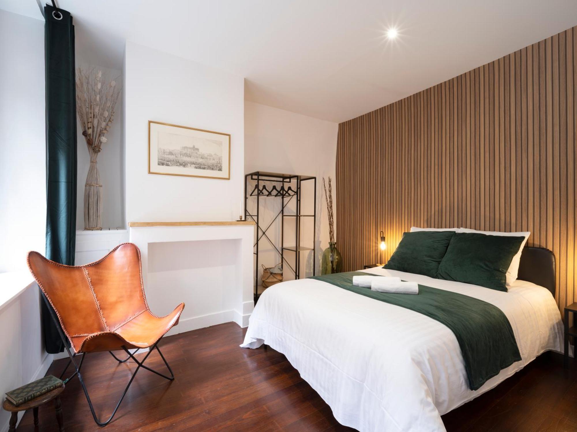Bohemian Bakoua & Chesterfield Cottage, Hyper-centre Apartment Metz