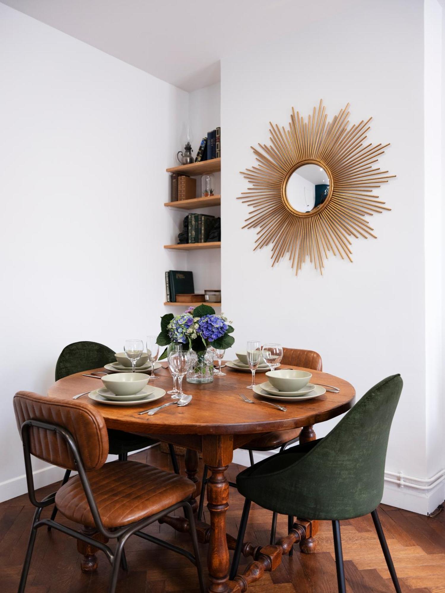 Bohemian Bakoua & Chesterfield Cottage, Hyper-centre Apartment
